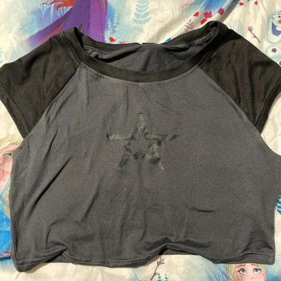 Crop top with a star in the middle - Picture 1 of 4